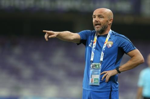 خليفة سانتو المحتمل.. العين الإماراتي يعلن رحيل شرودر